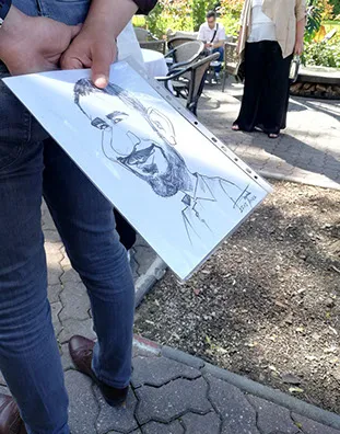 Živá kresba karikatúr na firemnej akcii spoločnosti SodaStream pre zamestnancov.
